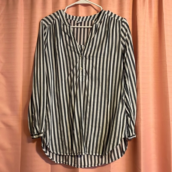 ⭐️ 4 for $10 Striped long sleeve top - Picture 1 of 5